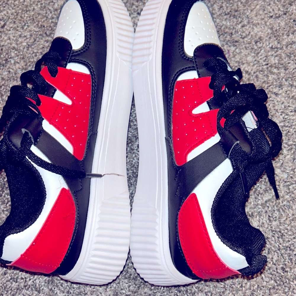 black red and white shoes,nameless,5.5